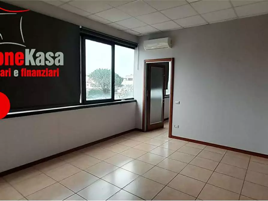 Immagine 19 di Capannone industriale in affitto  in VIA BOSCOFANGONE a Nola