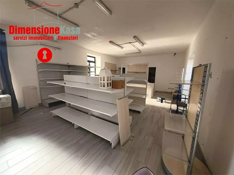 Immagine 2 di Negozio in affitto  a Nola