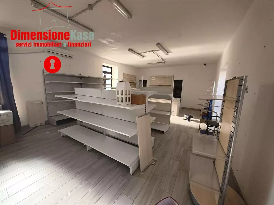 Immagine 6 di Negozio in affitto  a Nola