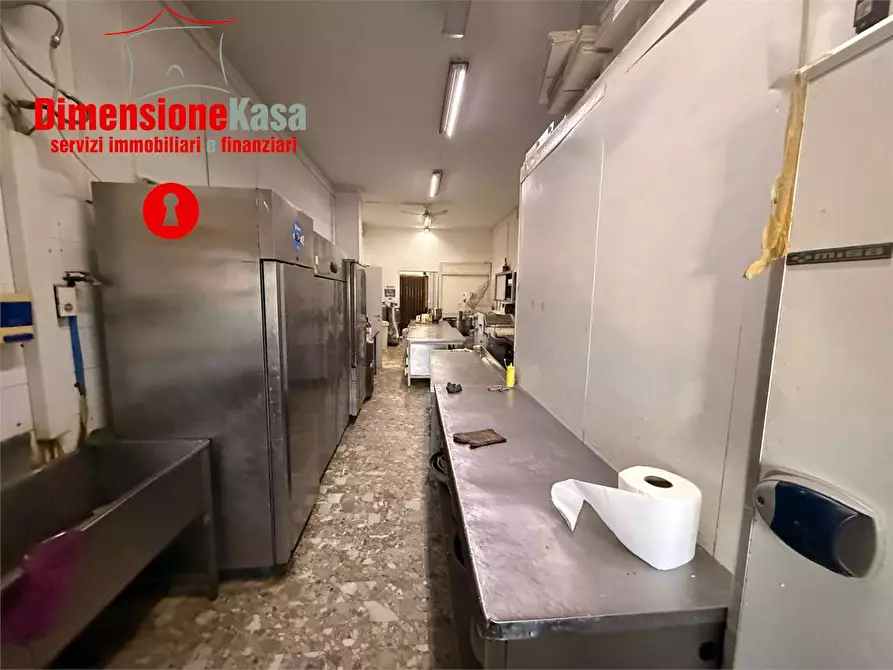 Immagine 8 di Negozio in affitto  in via circumvallazione 254 a Nola