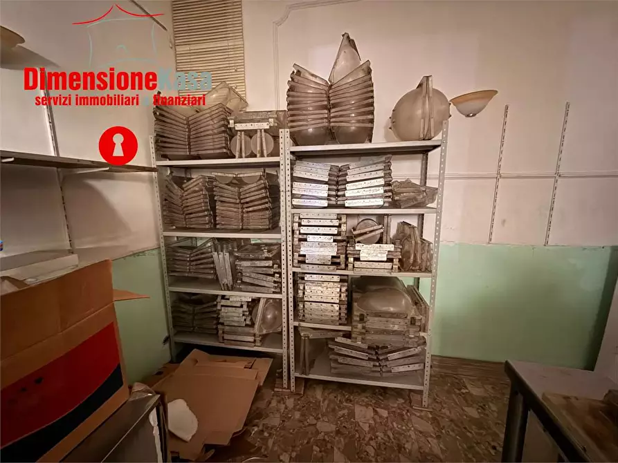 Immagine 16 di Negozio in affitto  in via circumvallazione 254 a Nola