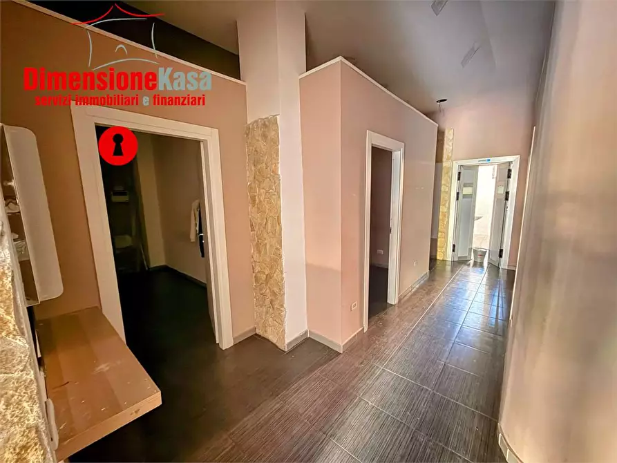 Immagine 10 di Negozio in affitto  in via nazionale delle puglie 35 a Cimitile