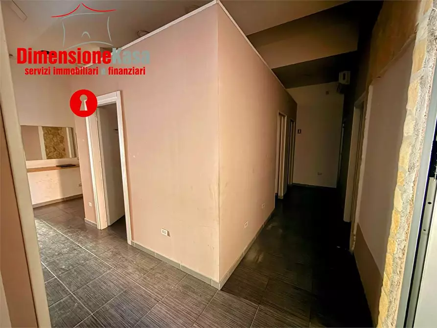 Immagine 15 di Negozio in affitto  in via nazionale delle puglie 35 a Cimitile