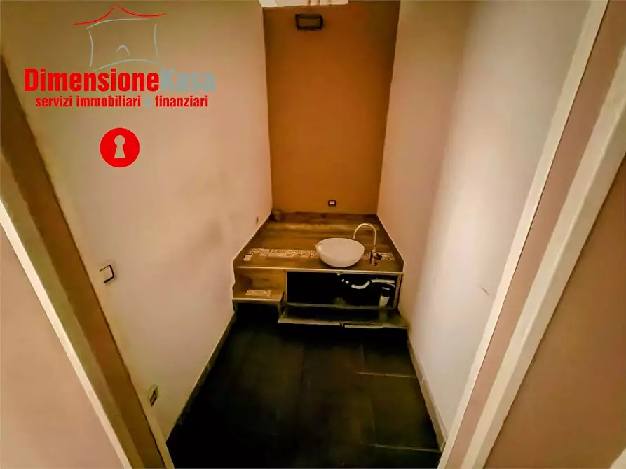 Immagine 18 di Negozio in affitto  in via nazionale delle puglie 35 a Cimitile