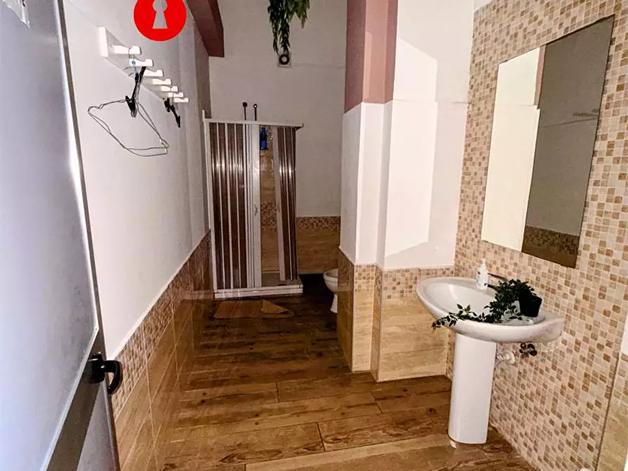 Immagine 19 di Negozio in affitto  in via nazionale delle puglie 35 a Cimitile