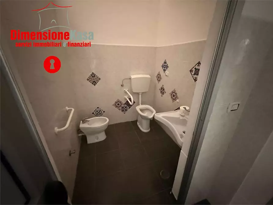 Immagine 24 di Negozio in affitto  in via nazionale delle puglie 35 a Cimitile