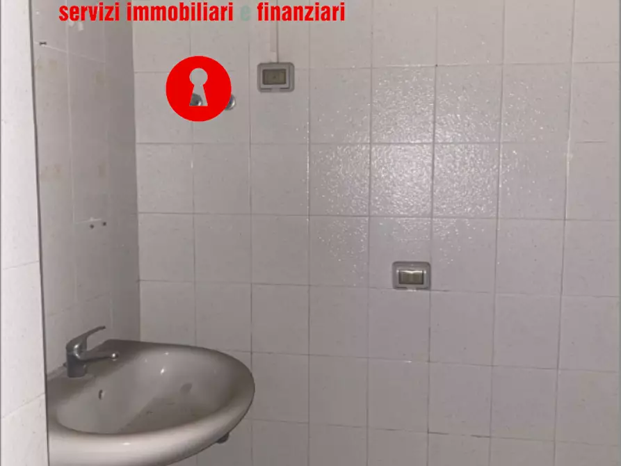 Immagine 5 di Negozio in affitto  in via nazionale delle puglie 13 a Cimitile