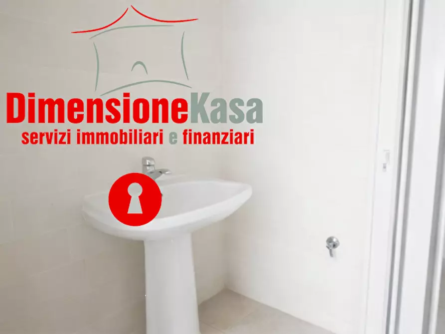 Immagine 4 di Negozio in affitto  in Corso Campano  273 a Qualiano