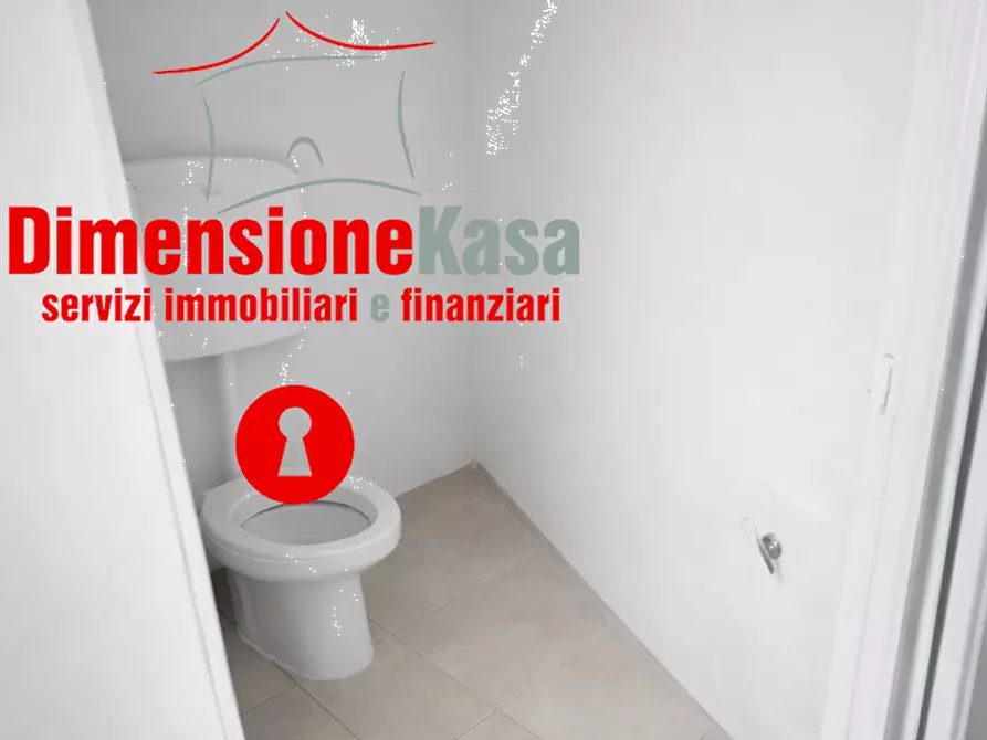 Immagine 5 di Negozio in affitto  in Corso Campano  273 a Qualiano