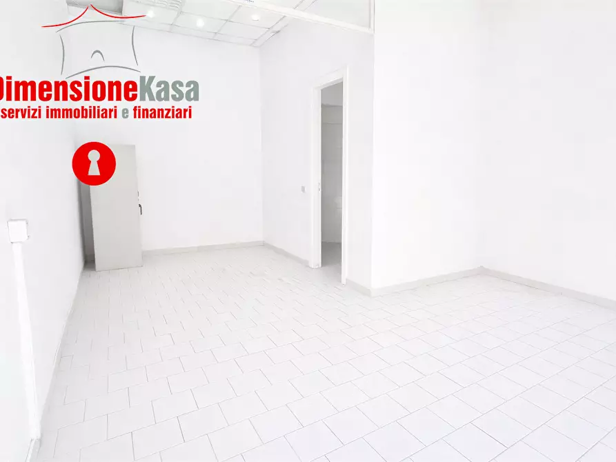 Immagine 2 di Negozio in affitto  in Corso Campano  371 a Qualiano