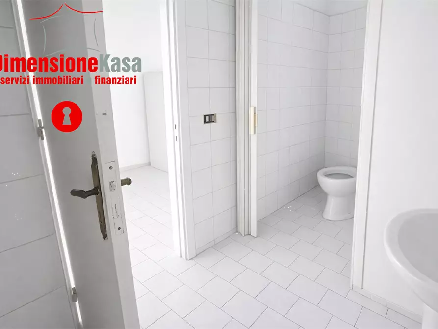 Immagine 3 di Negozio in affitto  in Corso Campano  371 a Qualiano