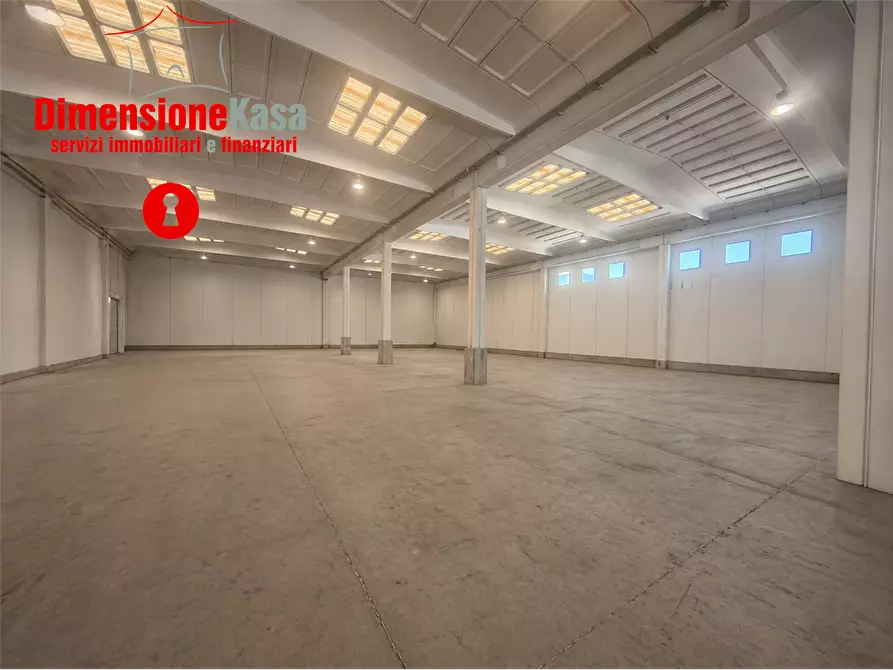 Immagine 4 di Capannone industriale in affitto  in Asi a Nola