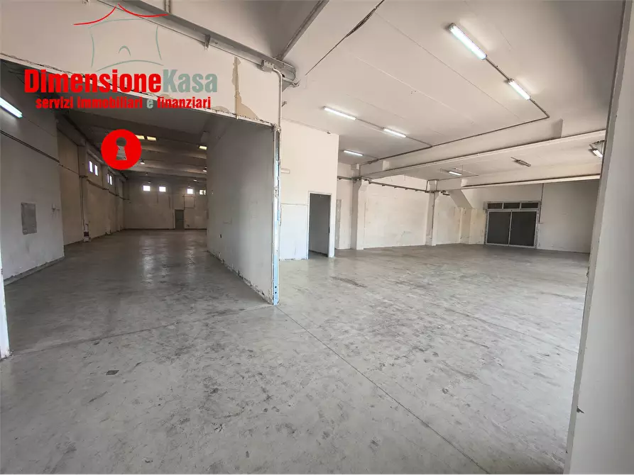 Immagine 9 di Capannone industriale in affitto  in Asi a Nola