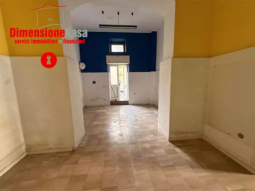 Immagine 10 di Negozio in vendita  in corso umberto I 37 a Cimitile