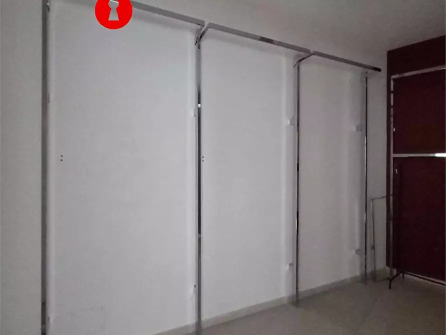 Immagine 4 di Negozio in affitto  in via nazionale delle puglie 105 a San Vitaliano