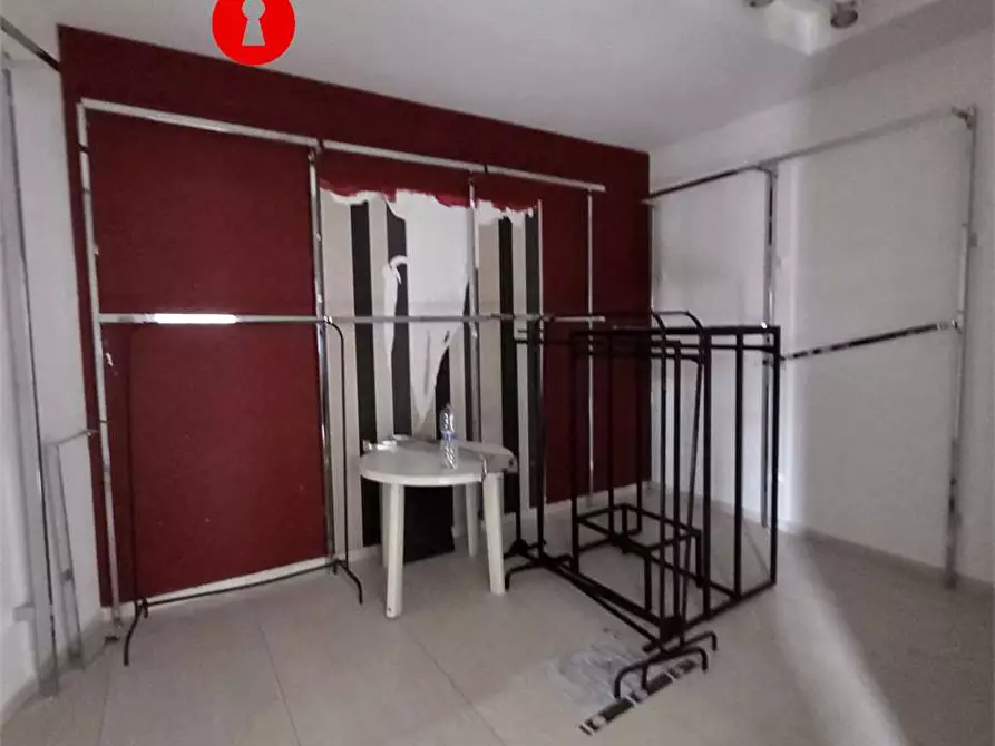 Immagine 5 di Negozio in affitto  in via nazionale delle puglie 105 a San Vitaliano