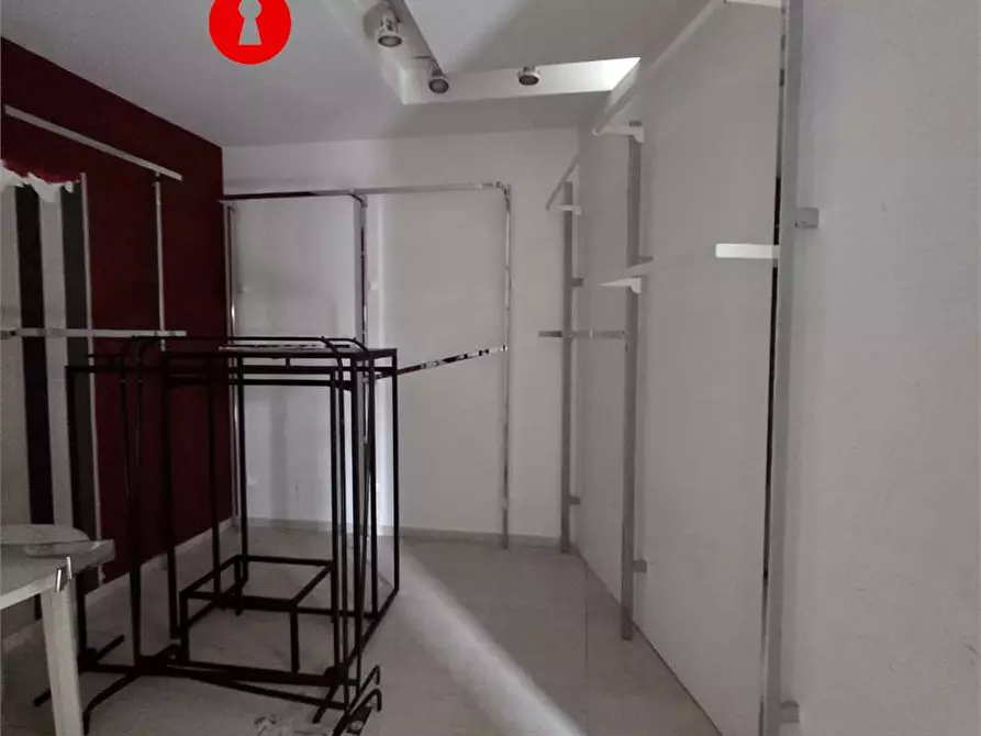 Immagine 6 di Negozio in affitto  in via nazionale delle puglie 105 a San Vitaliano