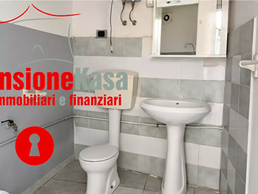 Immagine 4 di Negozio in vendita  in Strada Statale 7 bis a Cimitile
