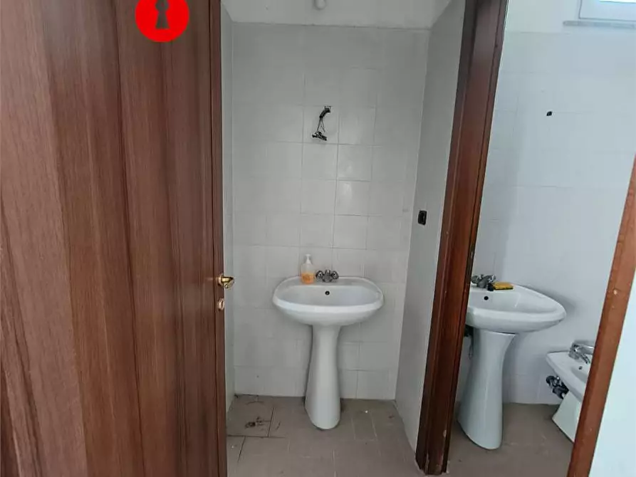 Immagine 6 di Laboratorio in affitto  in via polvica a San Felice A Cancello
