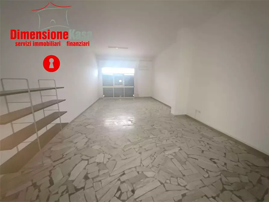 Immagine 3 di Ufficio in affitto  in Via Napoli a San Felice A Cancello