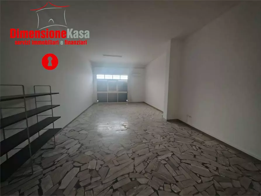 Immagine 8 di Ufficio in affitto  in Via Napoli a San Felice A Cancello