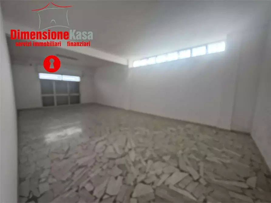 Immagine 12 di Ufficio in affitto  in Via Napoli a San Felice A Cancello