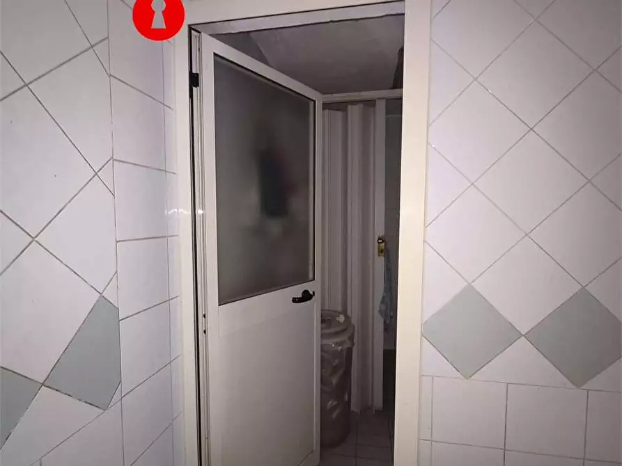 Immagine 11 di Negozio in affitto  in Via Polvica a Nola