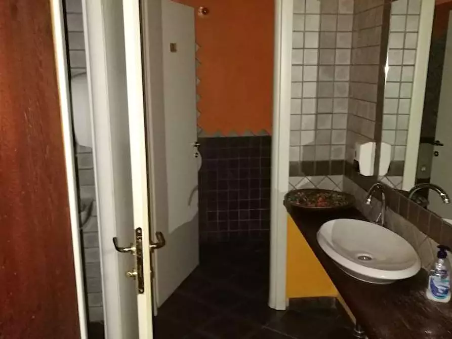 Immagine 5 di Negozio in vendita  in via Trento  29 a Pinerolo