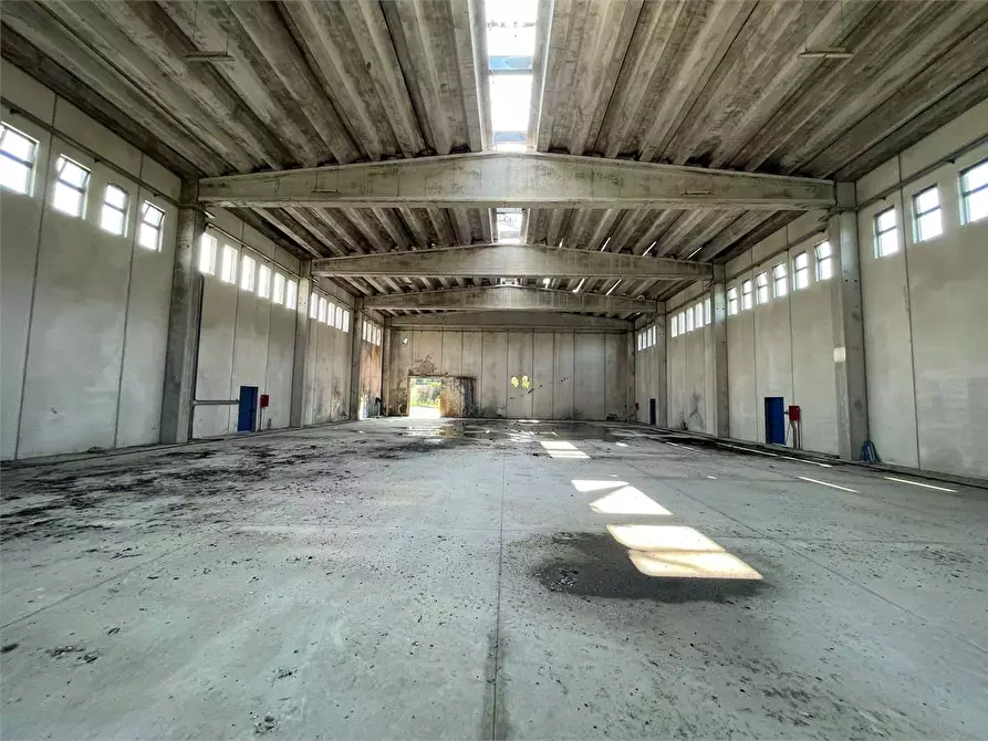 Immagine 11 di Capannone industriale in vendita  in via Santa Brigida 43 a Roletto