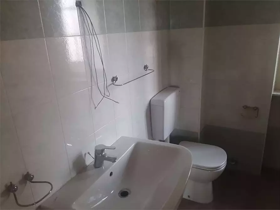 Immagine 11 di Appartamento in vendita  in corso Torino 99 a Pinerolo