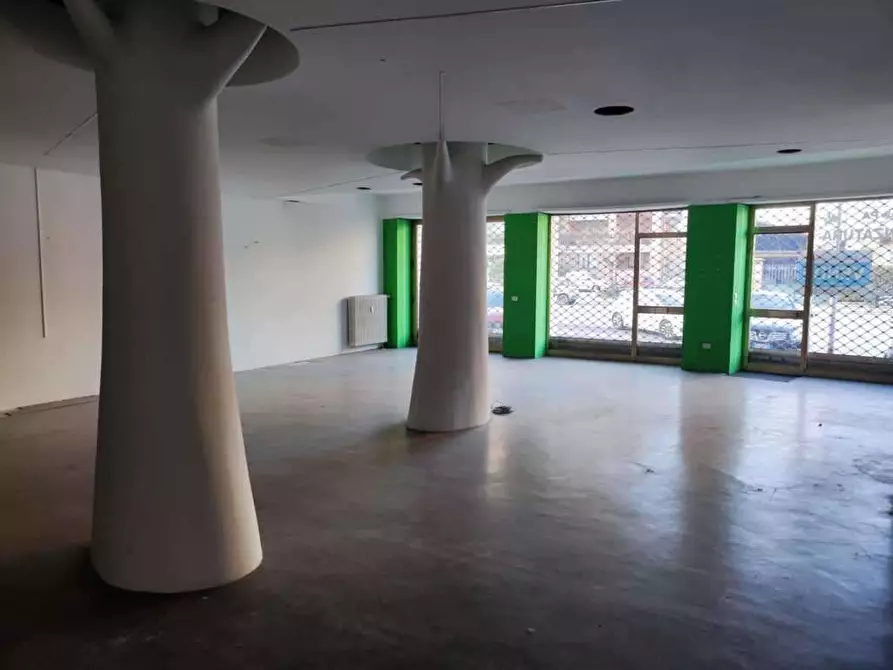 Immagine 3 di Negozio in vendita  in corso Torino 234 a Pinerolo