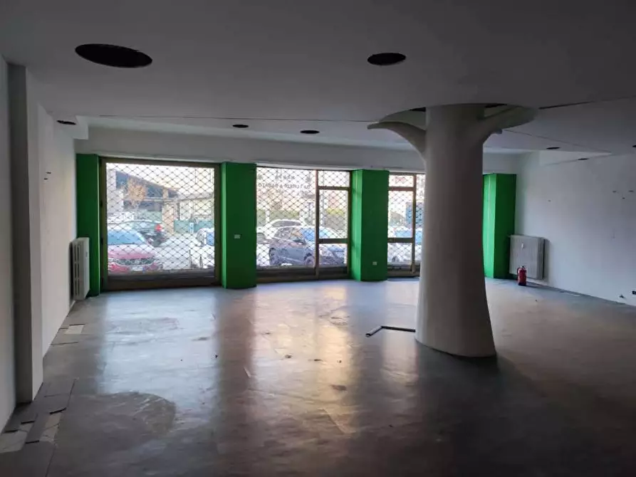 Immagine 9 di Negozio in vendita  in corso Torino 234 a Pinerolo