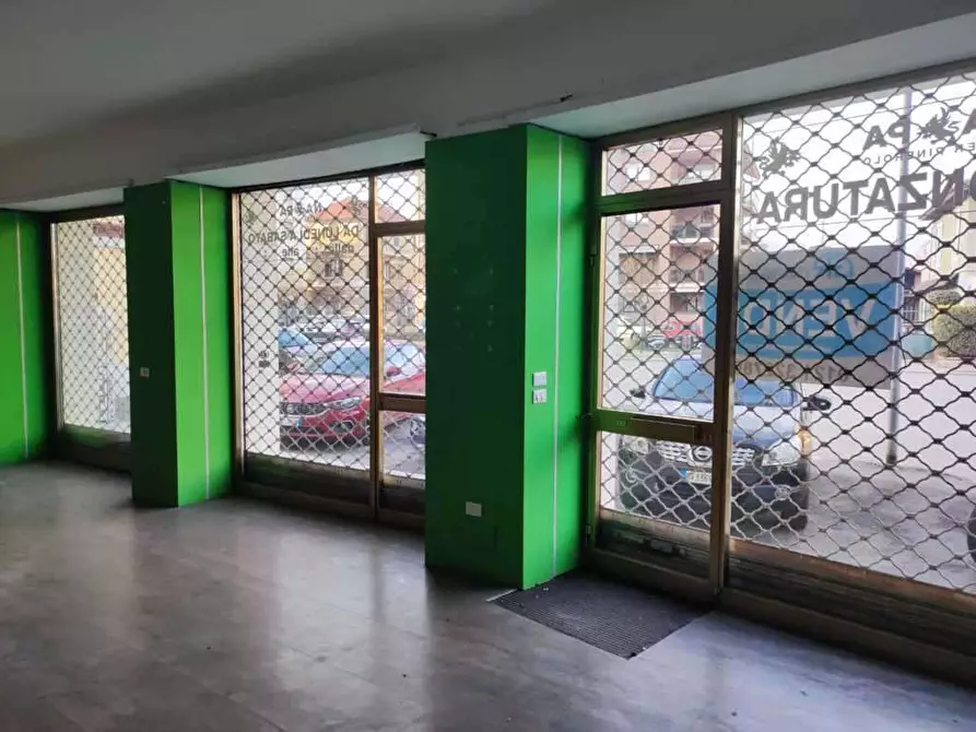 Immagine 2 di Negozio in vendita  in corso Torino 234 a Pinerolo