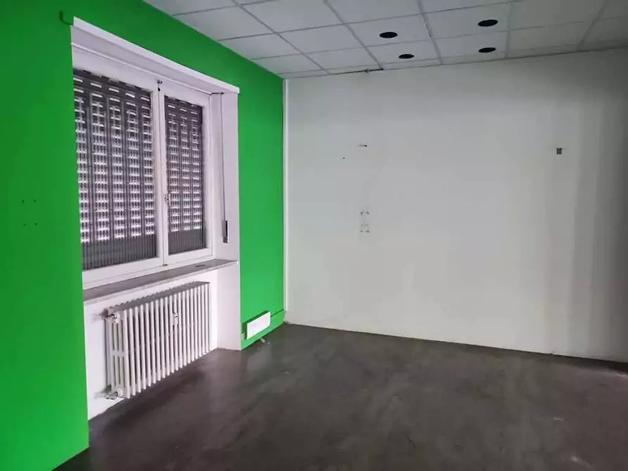 Immagine 18 di Negozio in vendita  in corso Torino 234 a Pinerolo