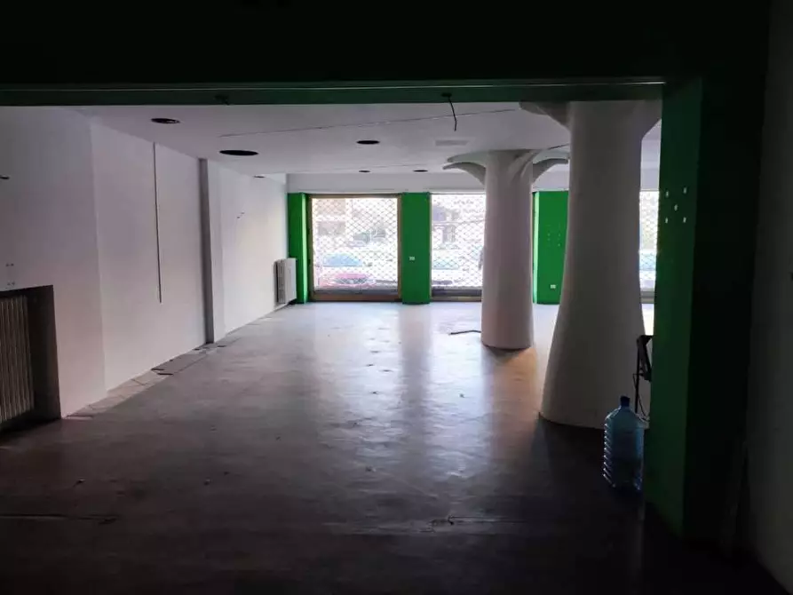 Immagine 22 di Negozio in vendita  in corso Torino 234 a Pinerolo