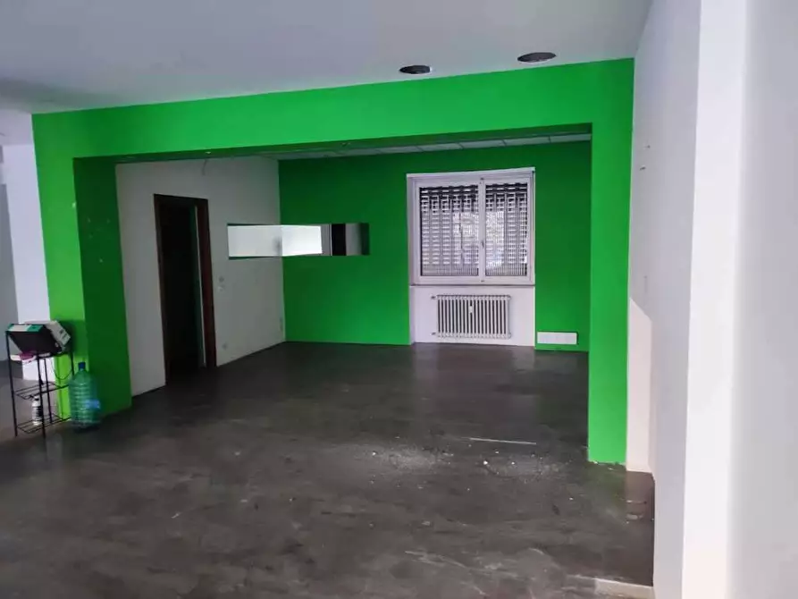 Immagine 6 di Negozio in vendita  in corso Torino 234 a Pinerolo