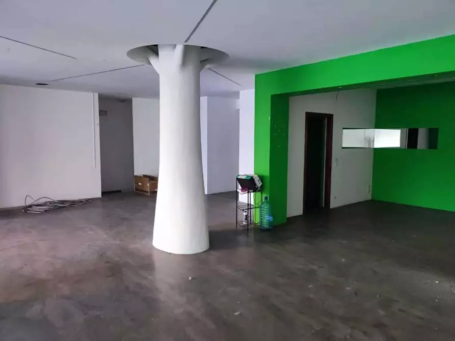 Immagine 11 di Negozio in vendita  in corso Torino 234 a Pinerolo