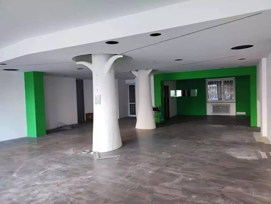 Immagine 8 di Negozio in vendita  in corso Torino 234 a Pinerolo