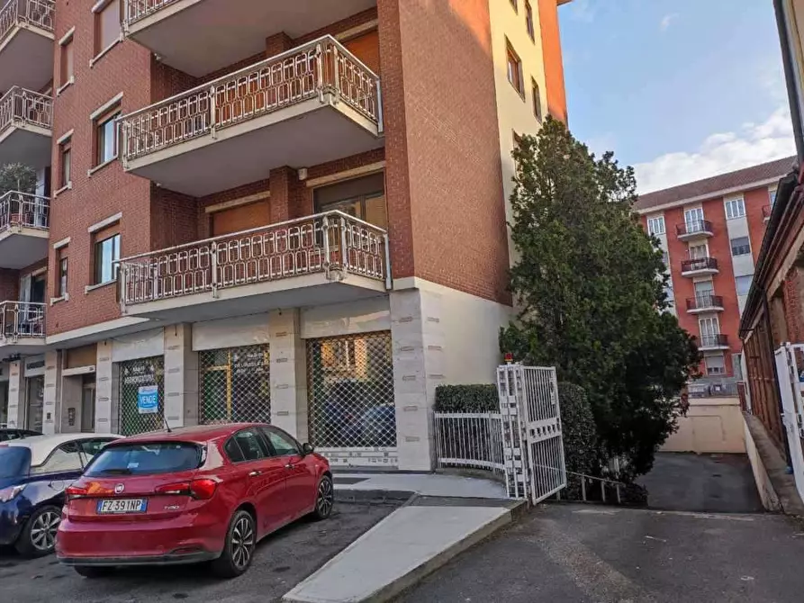 Immagine 2 di Negozio in vendita  in corso Torino 234 a Pinerolo