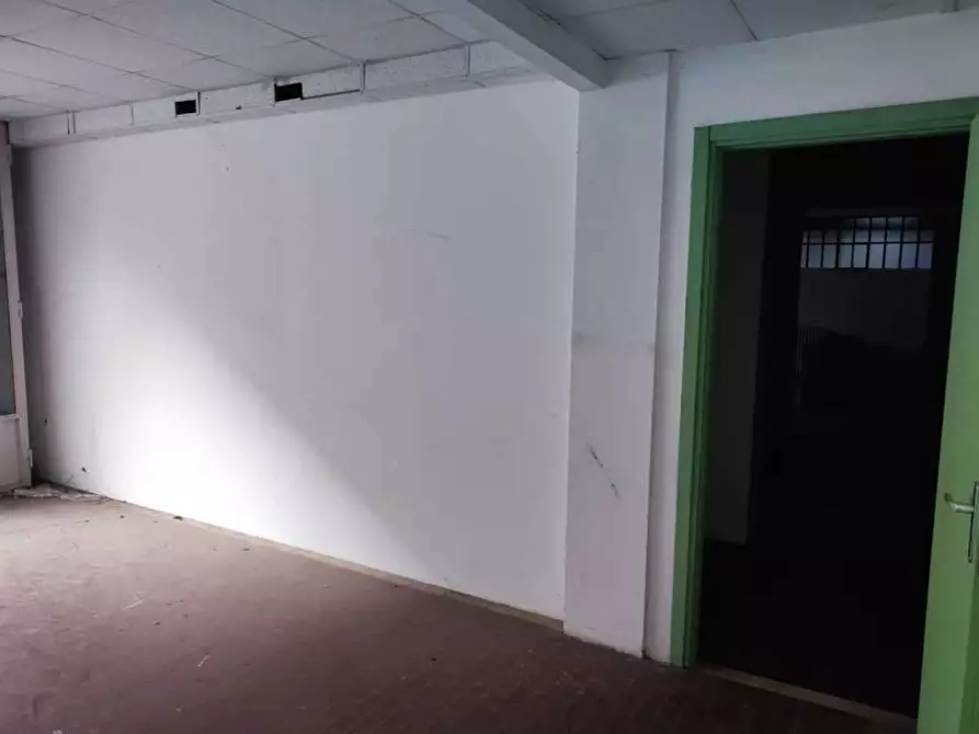 Immagine 32 di Negozio in vendita  in corso Torino 234 a Pinerolo