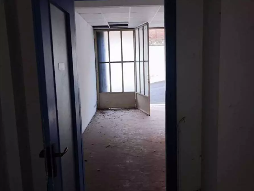 Immagine 34 di Negozio in vendita  in corso Torino 234 a Pinerolo