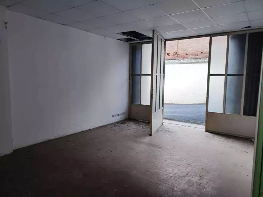 Immagine 36 di Negozio in vendita  in corso Torino 234 a Pinerolo