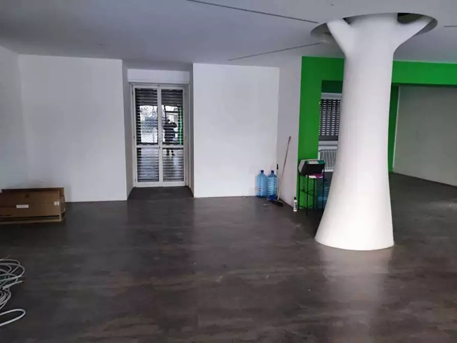 Immagine 9 di Negozio in vendita  in corso Torino 234 a Pinerolo