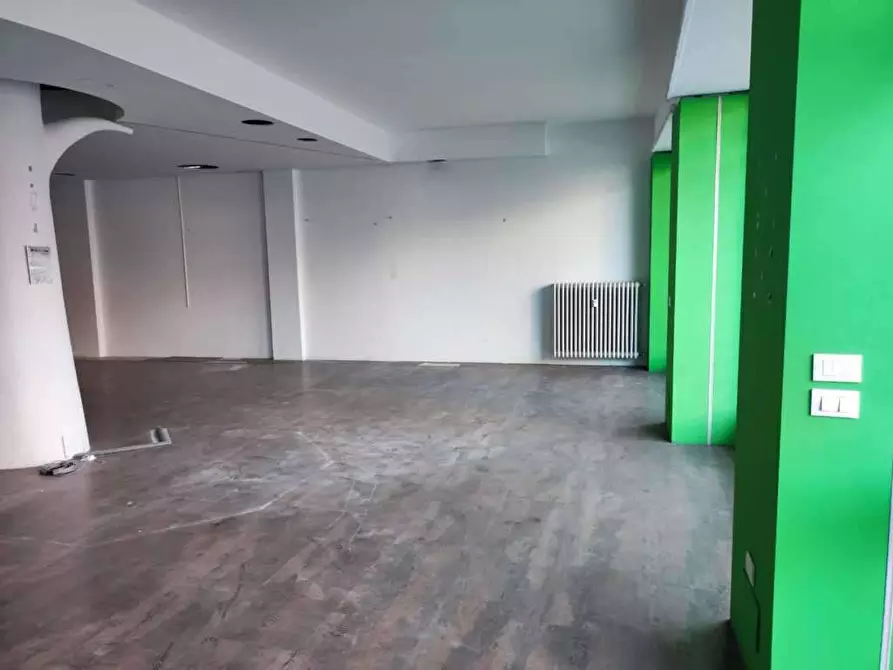 Immagine 14 di Negozio in vendita  in corso Torino 234 a Pinerolo