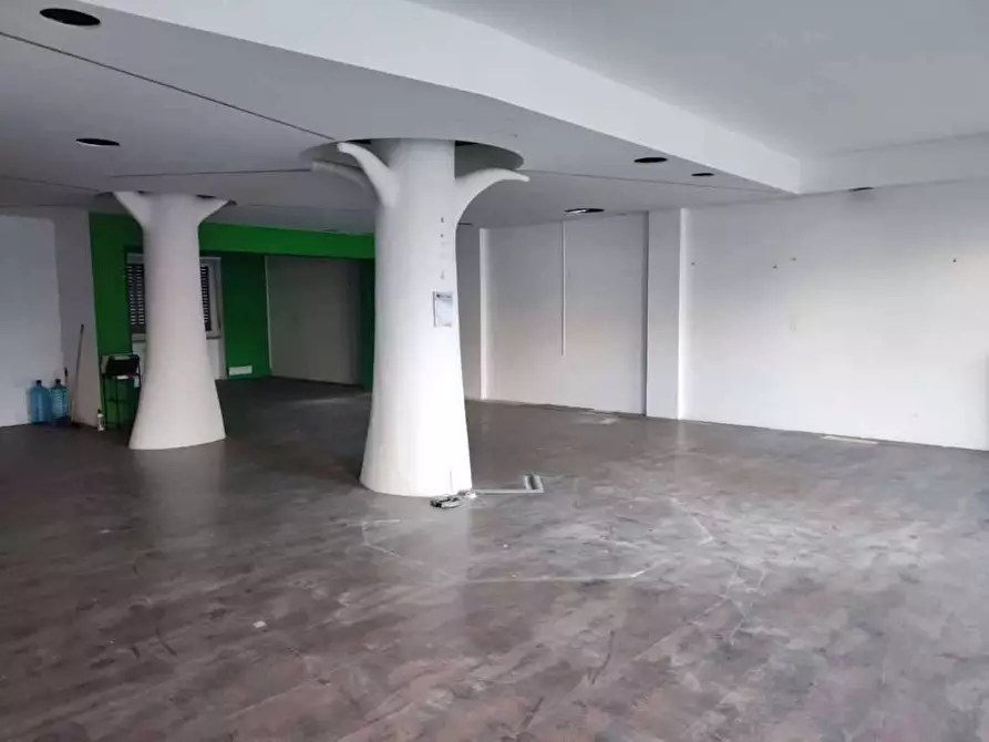 Immagine 12 di Negozio in vendita  in corso Torino 234 a Pinerolo