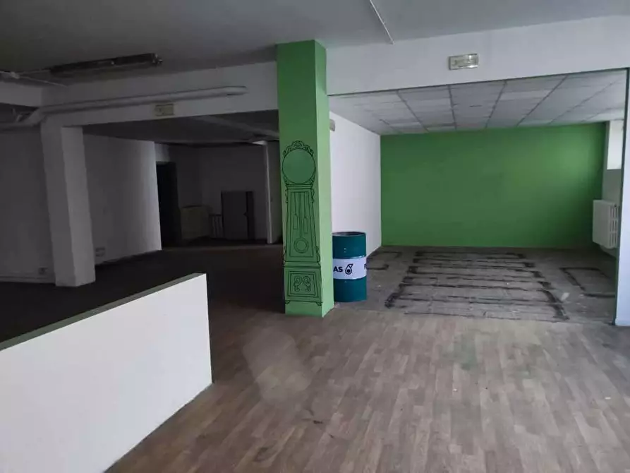 Immagine 49 di Negozio in vendita  in corso Torino 234 a Pinerolo