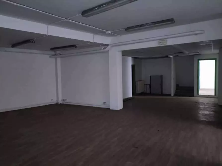 Immagine 20 di Negozio in vendita  in corso Torino 234 a Pinerolo