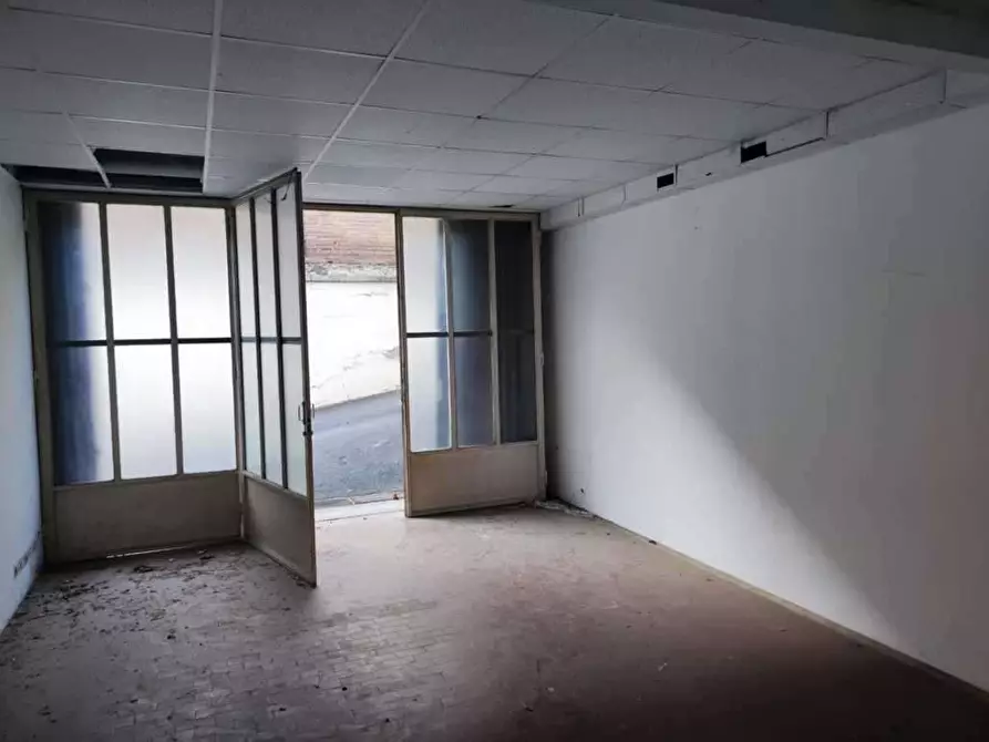 Immagine 30 di Negozio in vendita  in corso Torino 234 a Pinerolo