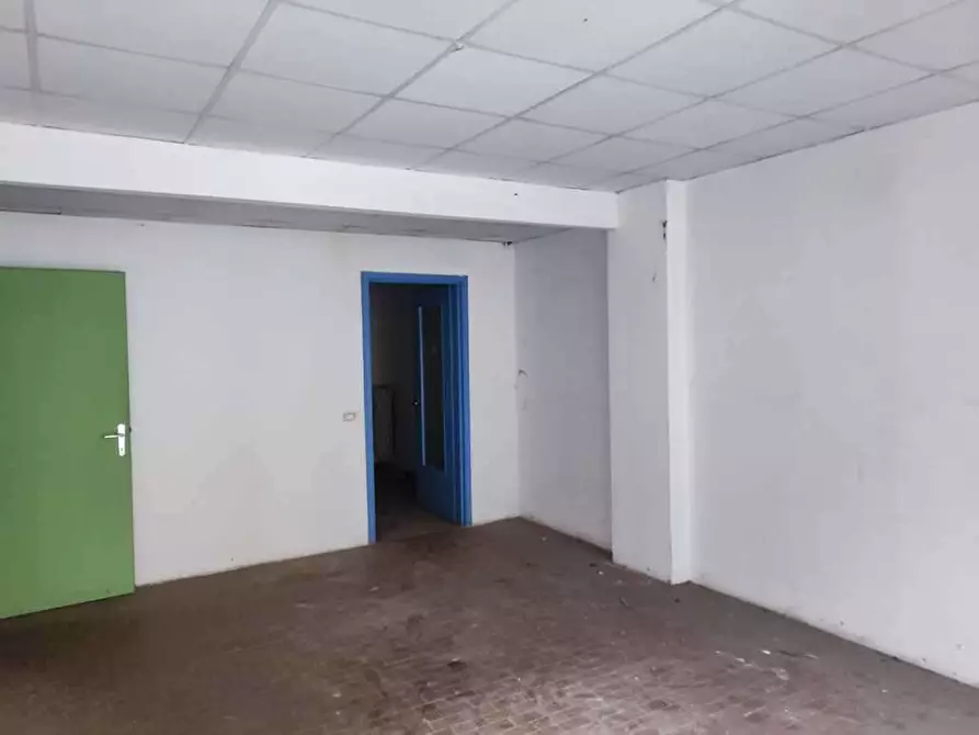 Immagine 18 di Negozio in vendita  in corso Torino 234 a Pinerolo