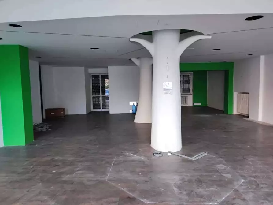 Immagine 16 di Negozio in vendita  in corso Torino 234 a Pinerolo